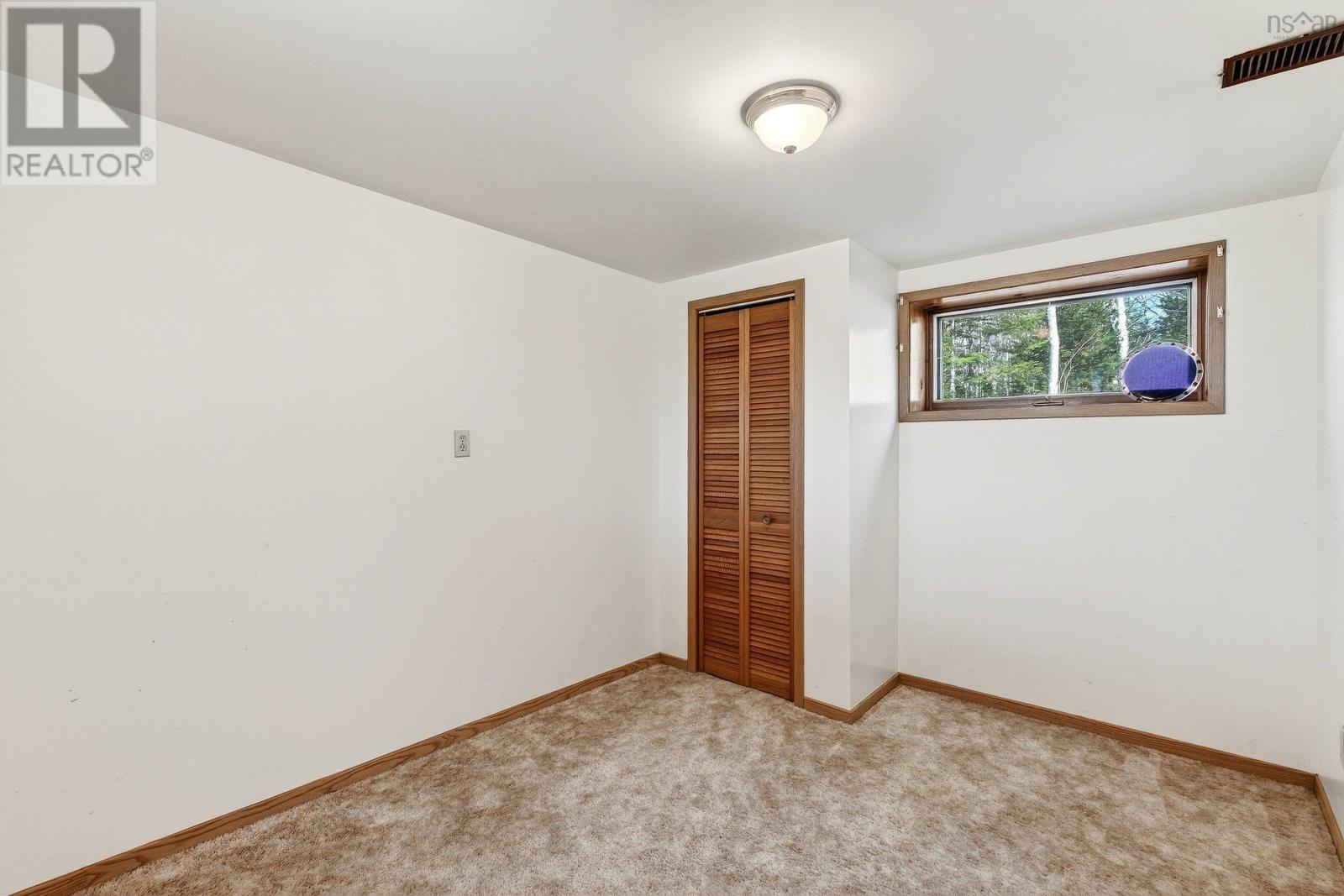 Property 3 of 45 of 122 Windsor Drive