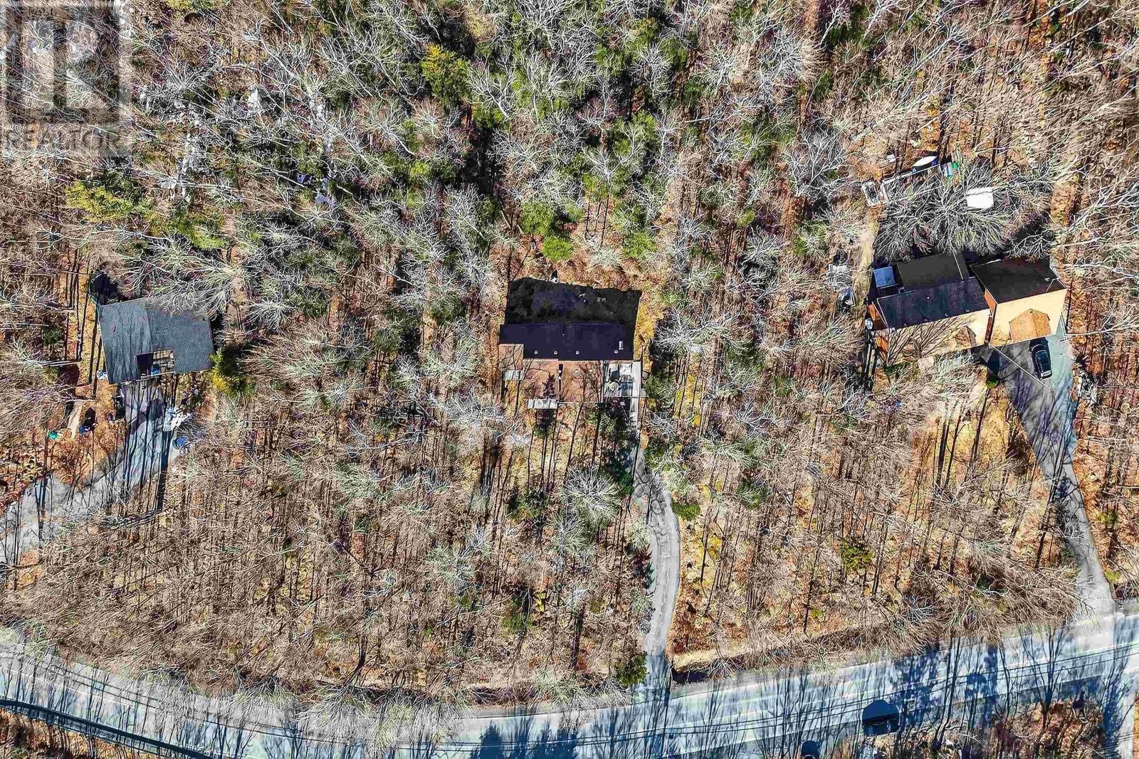 Property 35 of 45 of 122 Windsor Drive