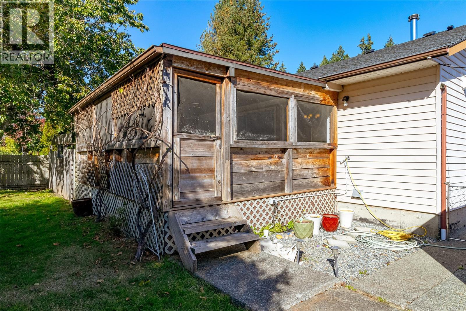 9384 CHEMAINUS RD - 31