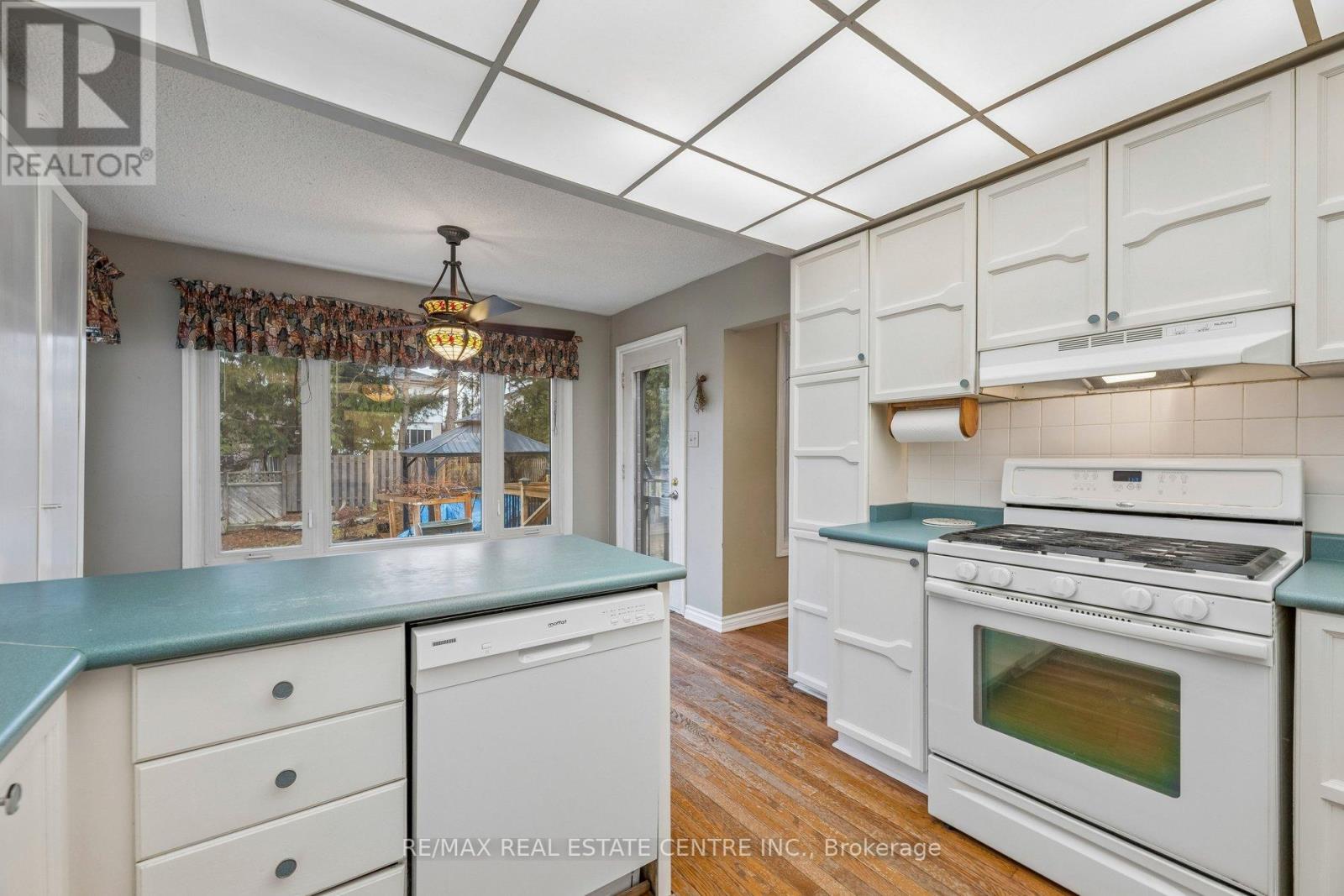325 AZTEC DRIVE - 16