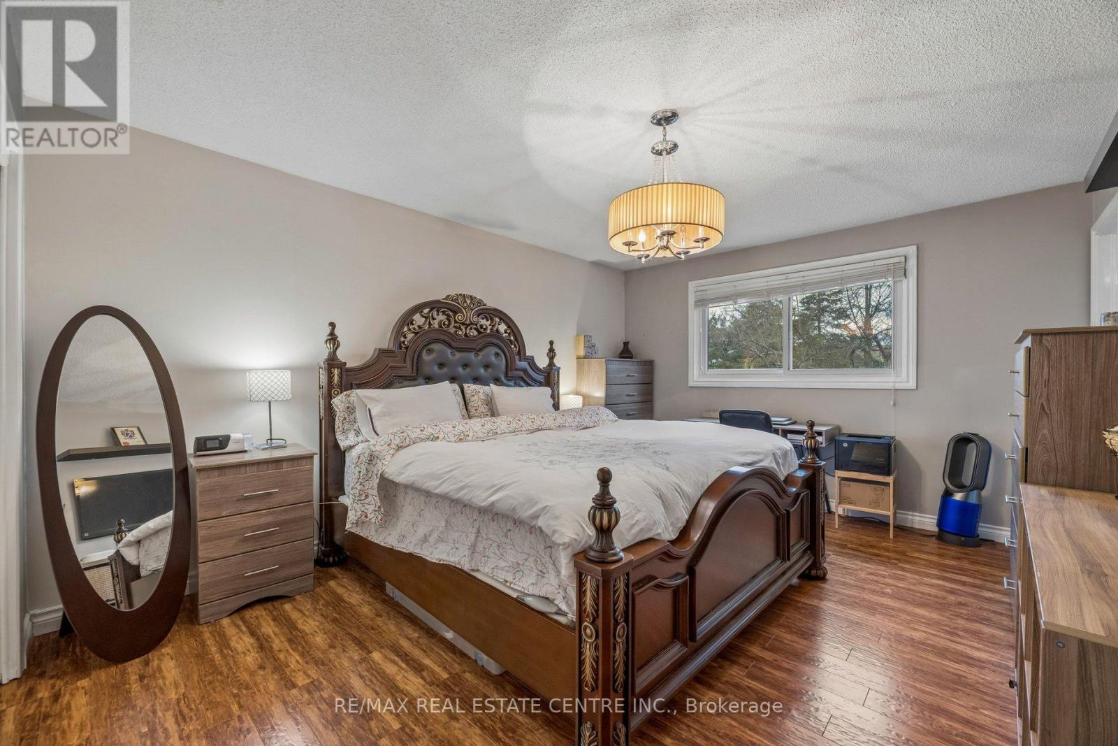325 AZTEC DRIVE - 21