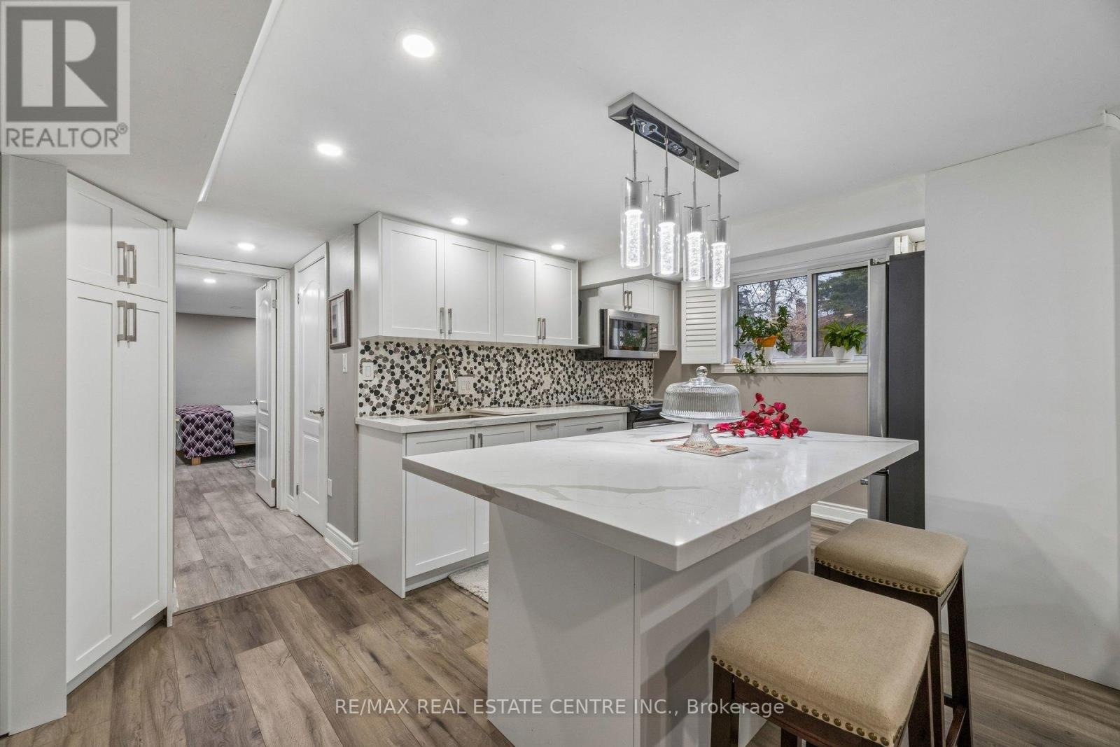 325 AZTEC DRIVE - 33