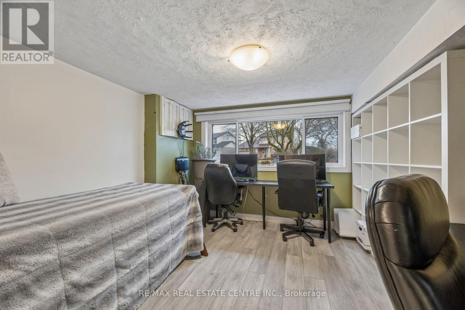 325 AZTEC DRIVE - 44