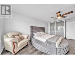 Bedroom 3 - 406 Hewitt Circle, Newmarket, ON L3X2L8 Photo 8