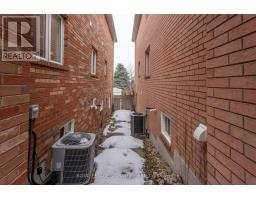 406 Hewitt Circle, Newmarket, ON L3X2L8 Photo 13
