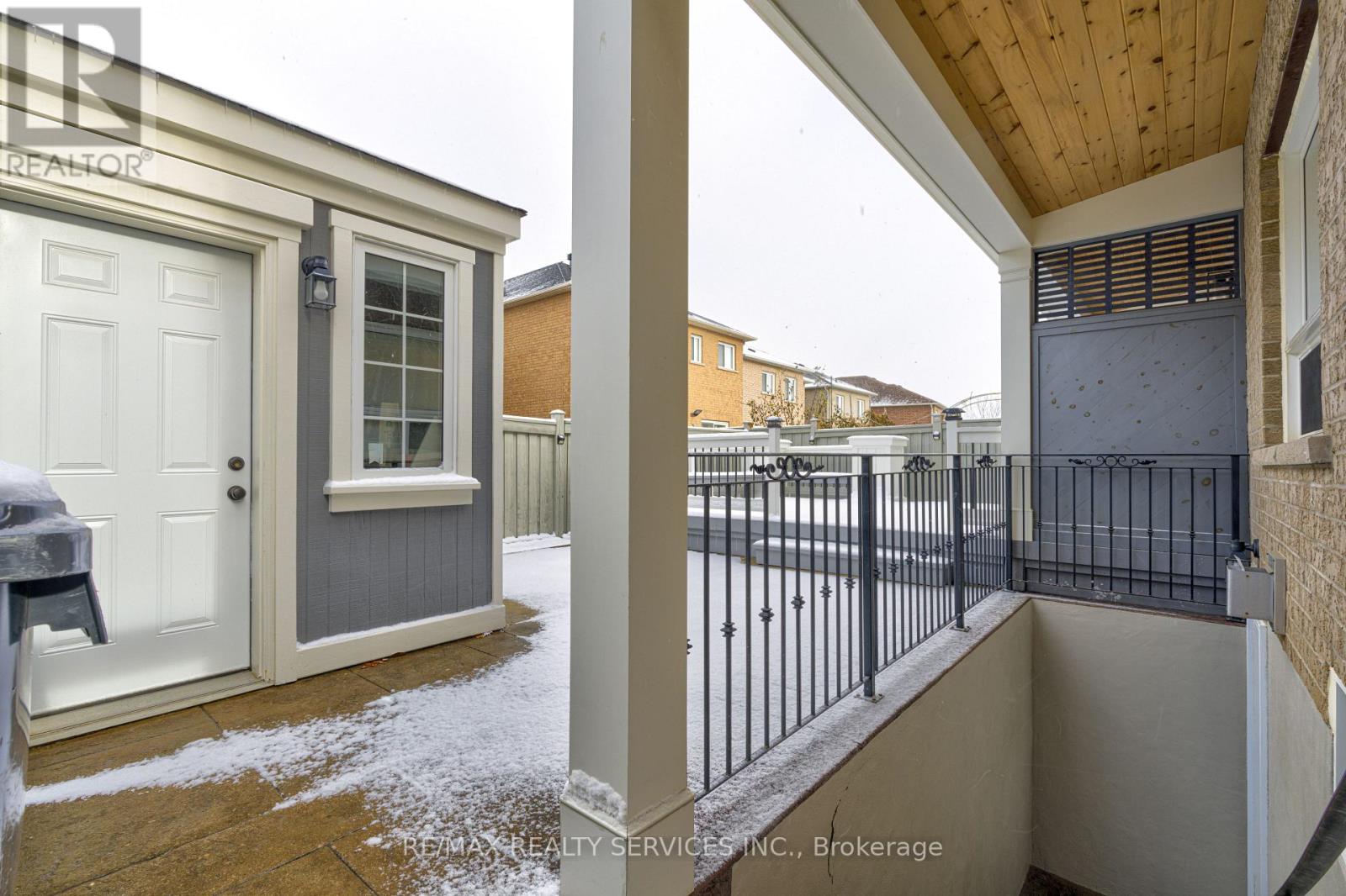 16 FALLGATE DRIVE - 40