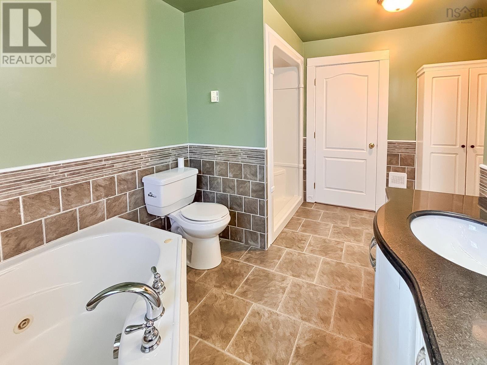 Property 2 of 34 of 818 Narrows Road