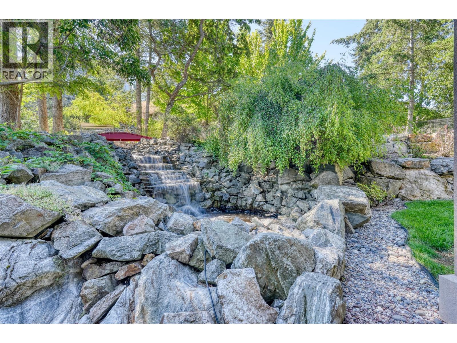 30 40 Kestrel Place, Vernon