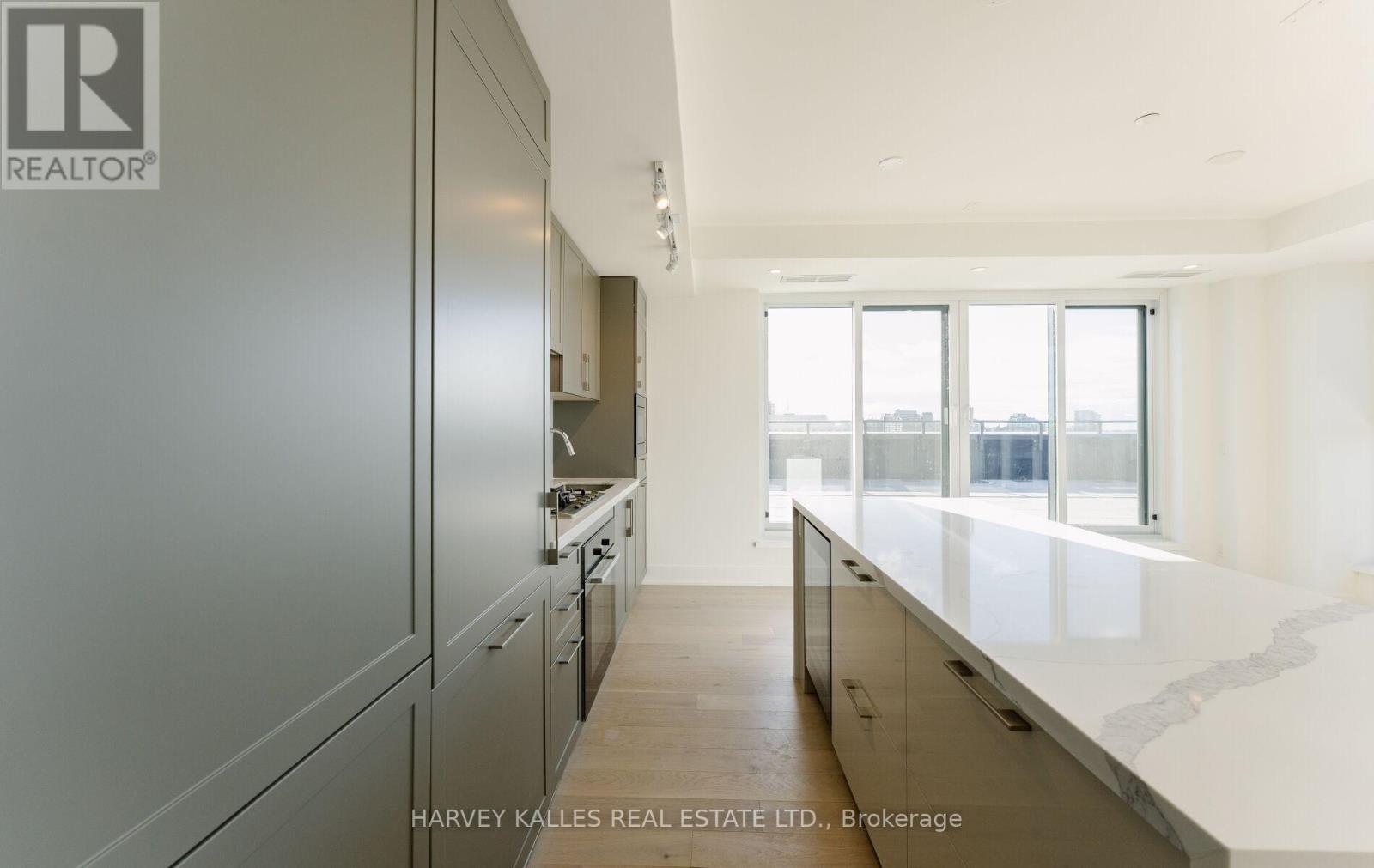 #PH1 8 MANOR ROAD W - 12
