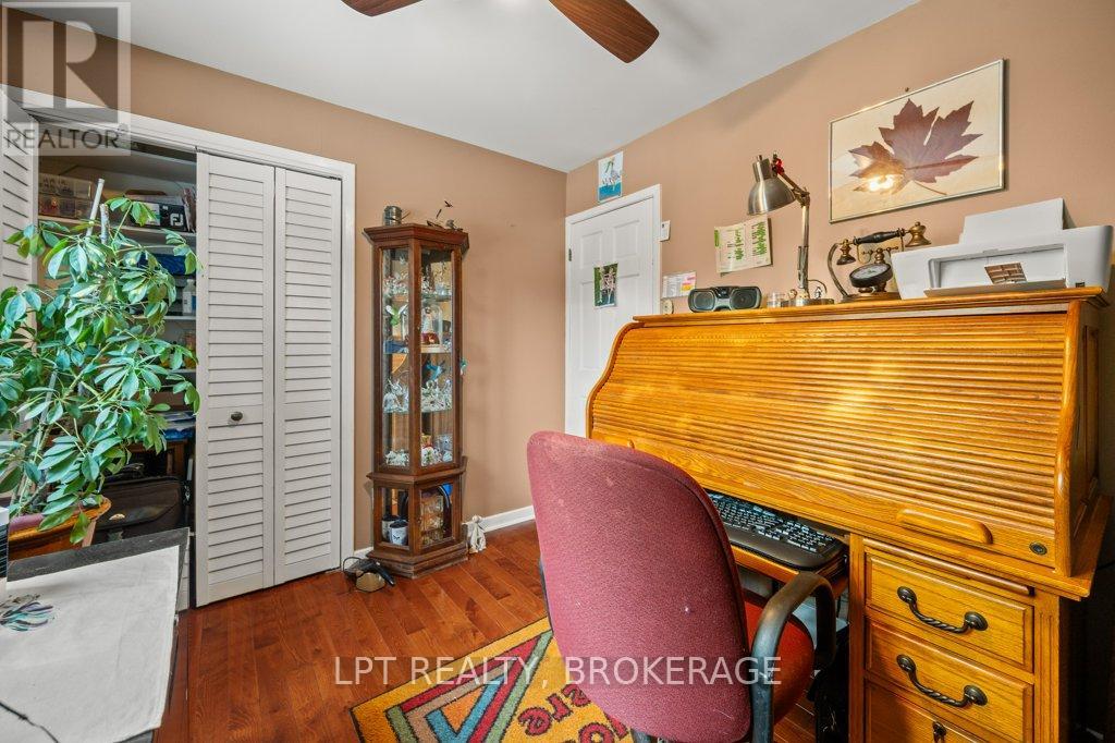 31 ACORN LANE - 19