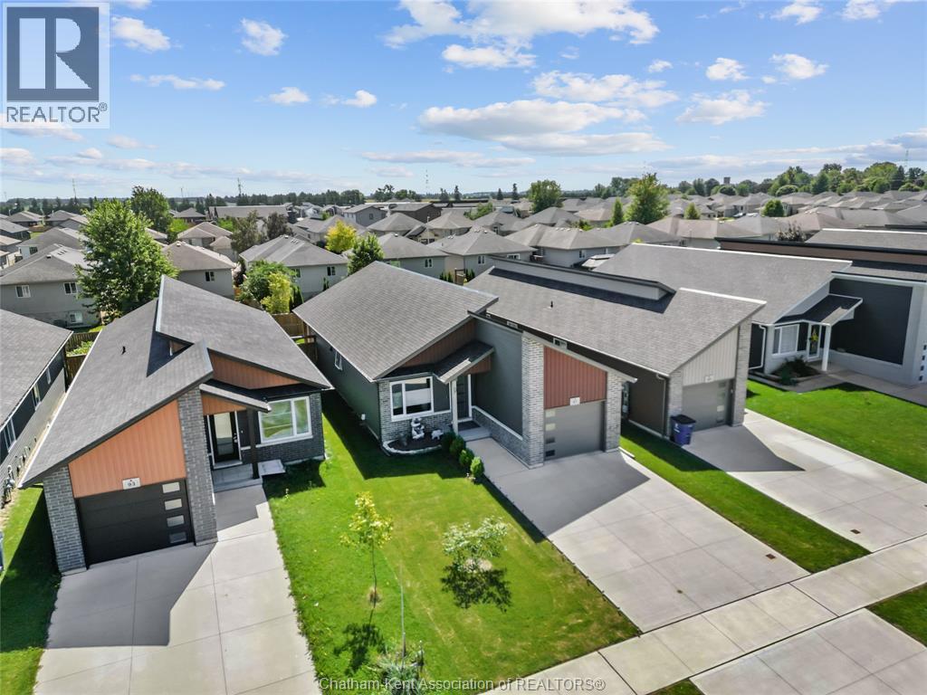 97 Moonstone CRESCENT - 2