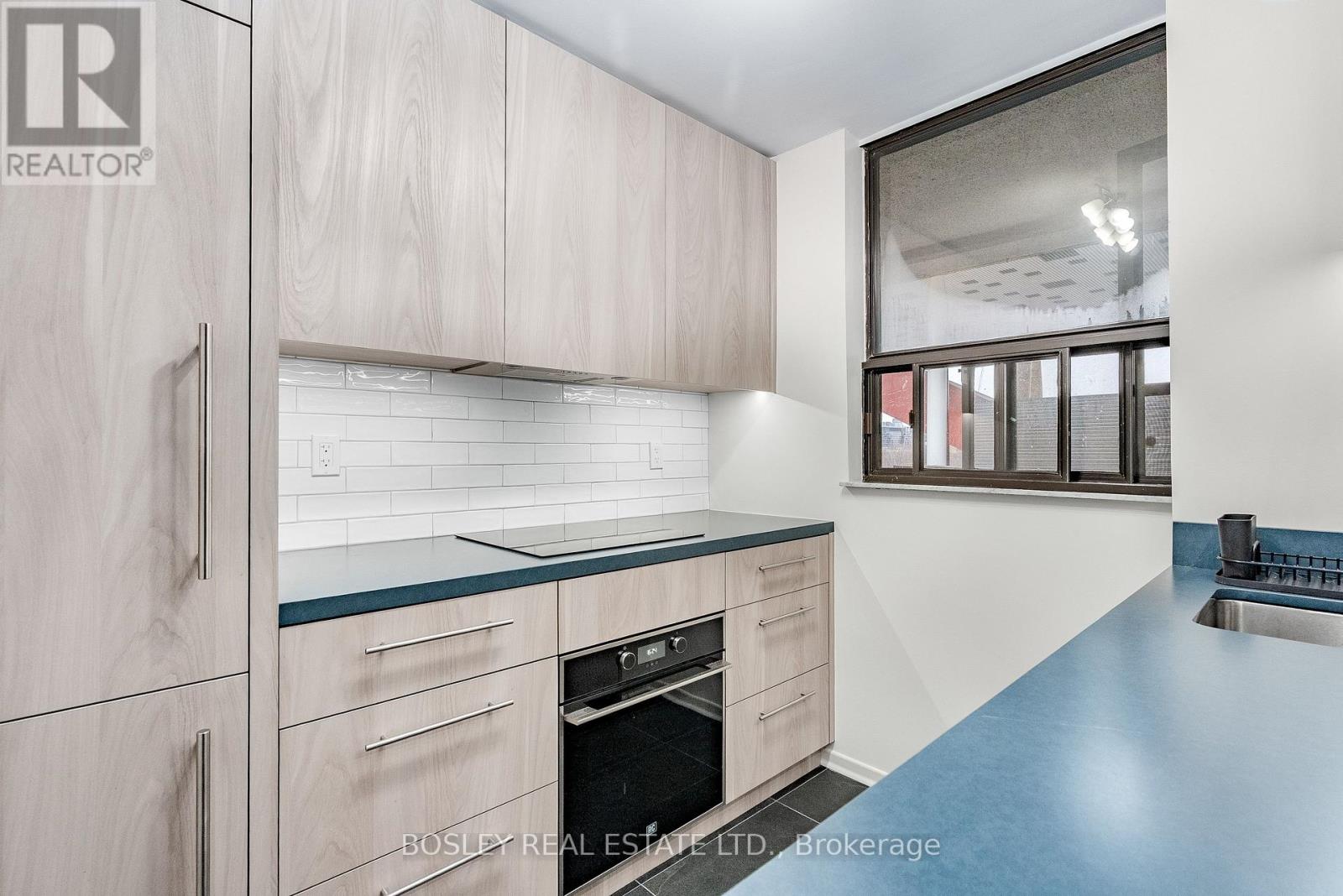 #613 89 MCCAUL STREET W - 11