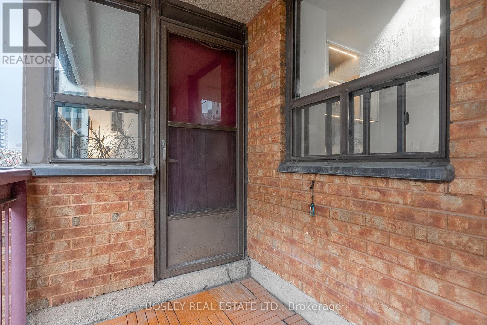 #613 89 MCCAUL STREET W - 23