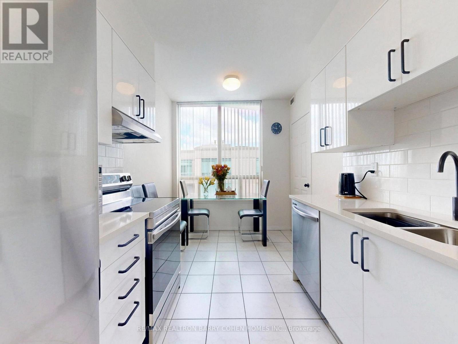 #PH104 1 EMERALD LANE - 17