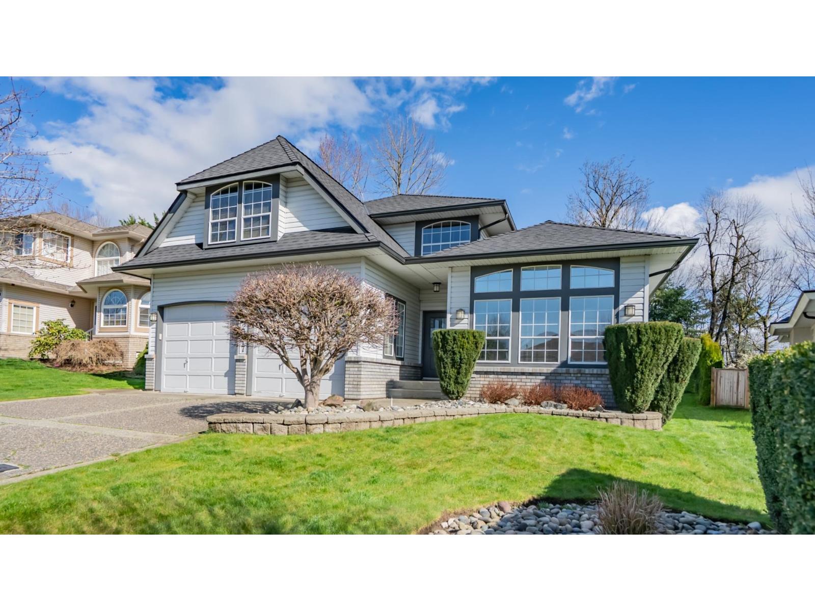 2977 SOUTHERN Crescent - main photo