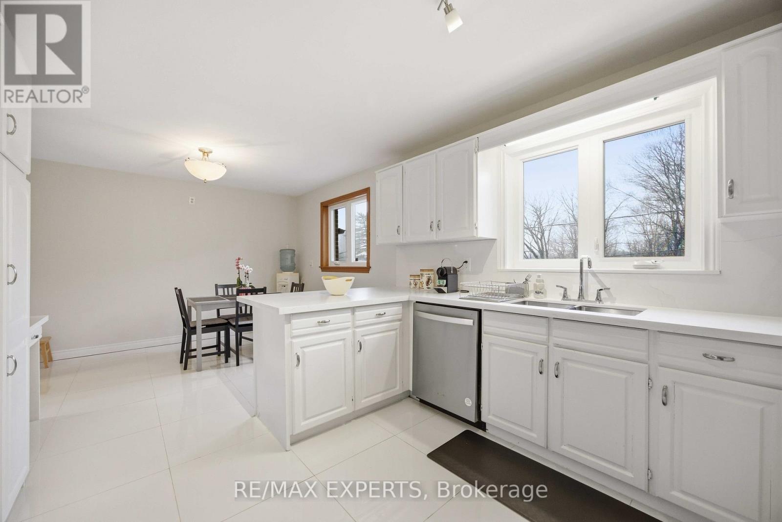 63 RIVERSIDE DRIVE - 15