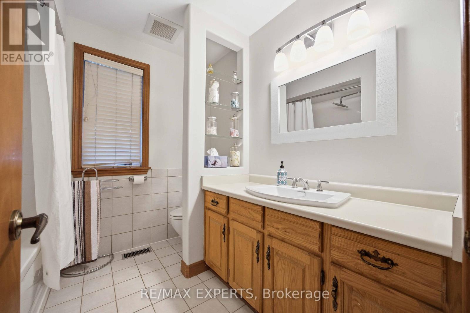 63 RIVERSIDE DRIVE - 21