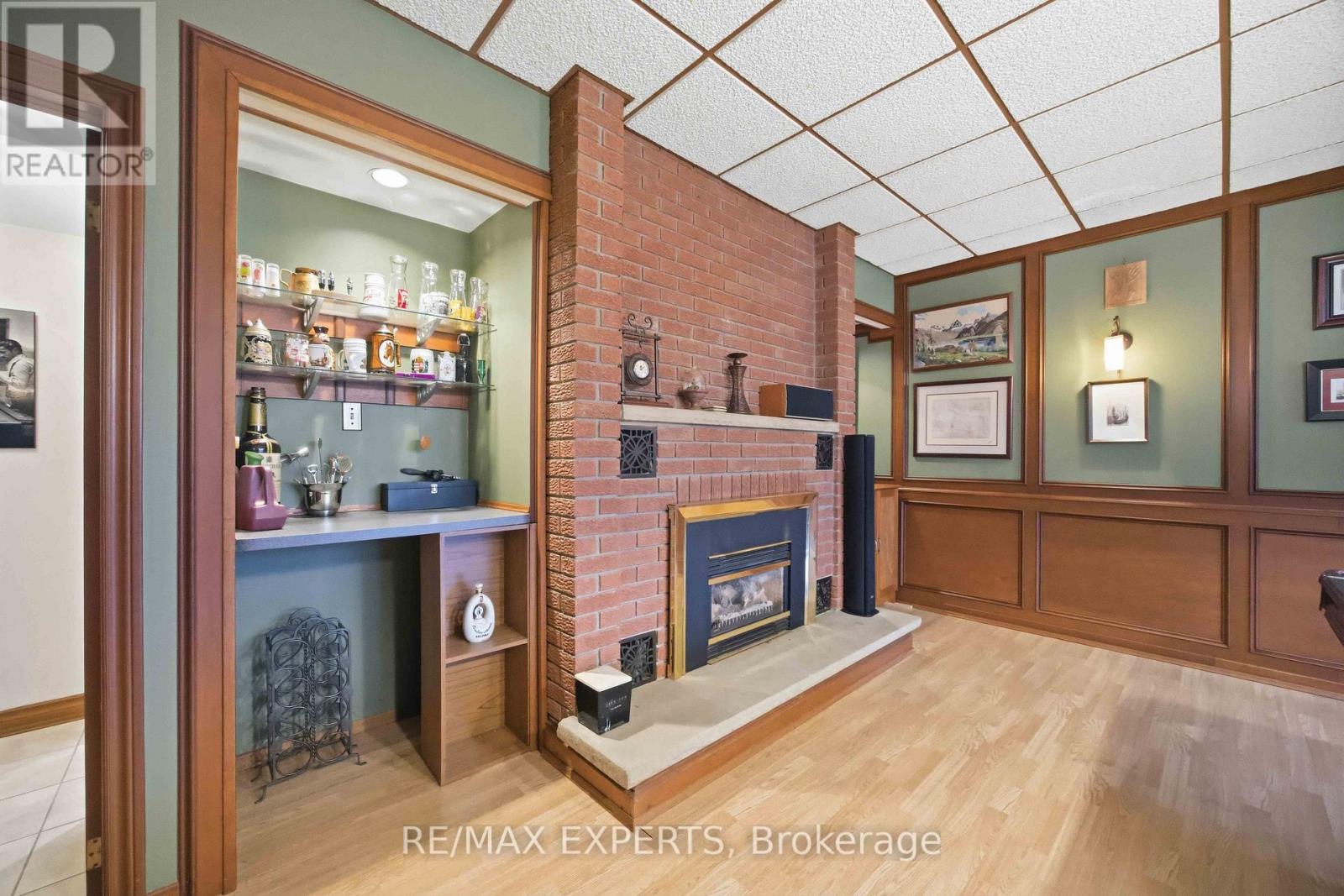 63 RIVERSIDE DRIVE - 30