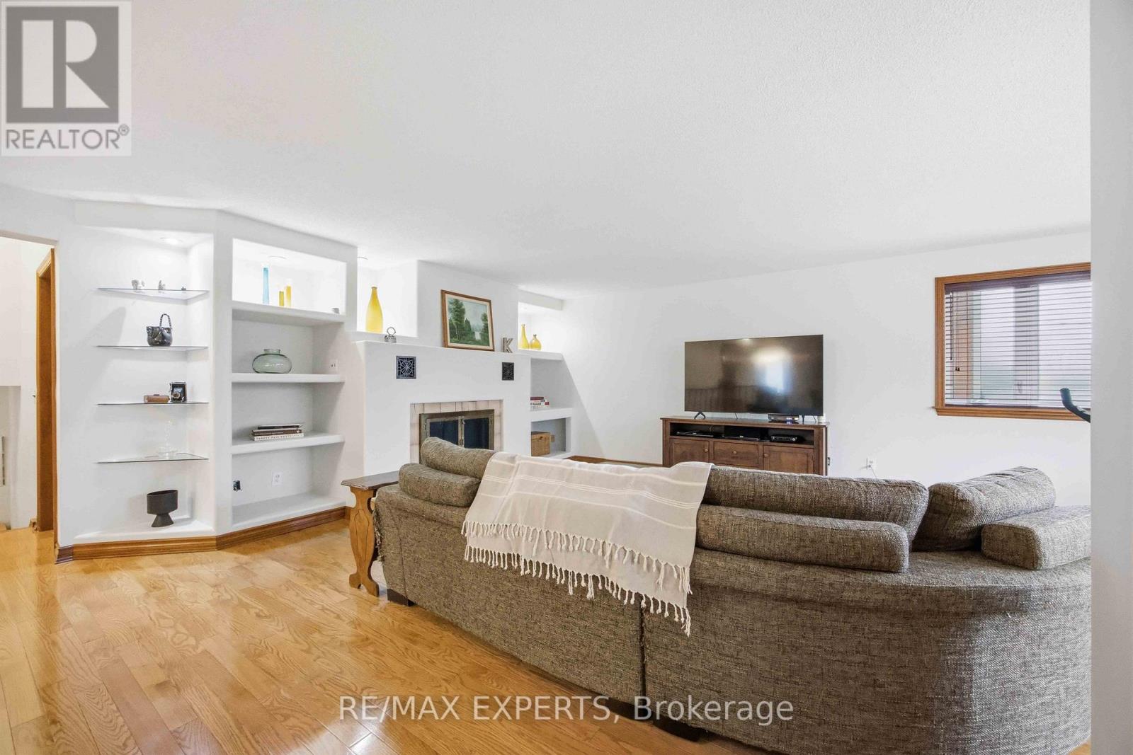 63 RIVERSIDE DRIVE - 6
