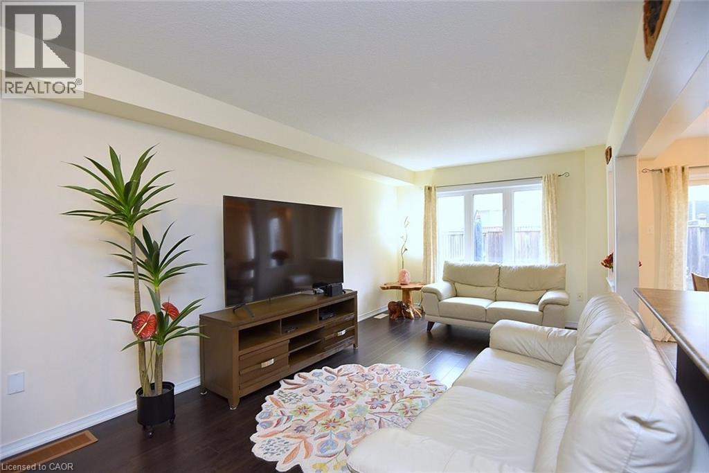 9 LYNCH Crescent - 11