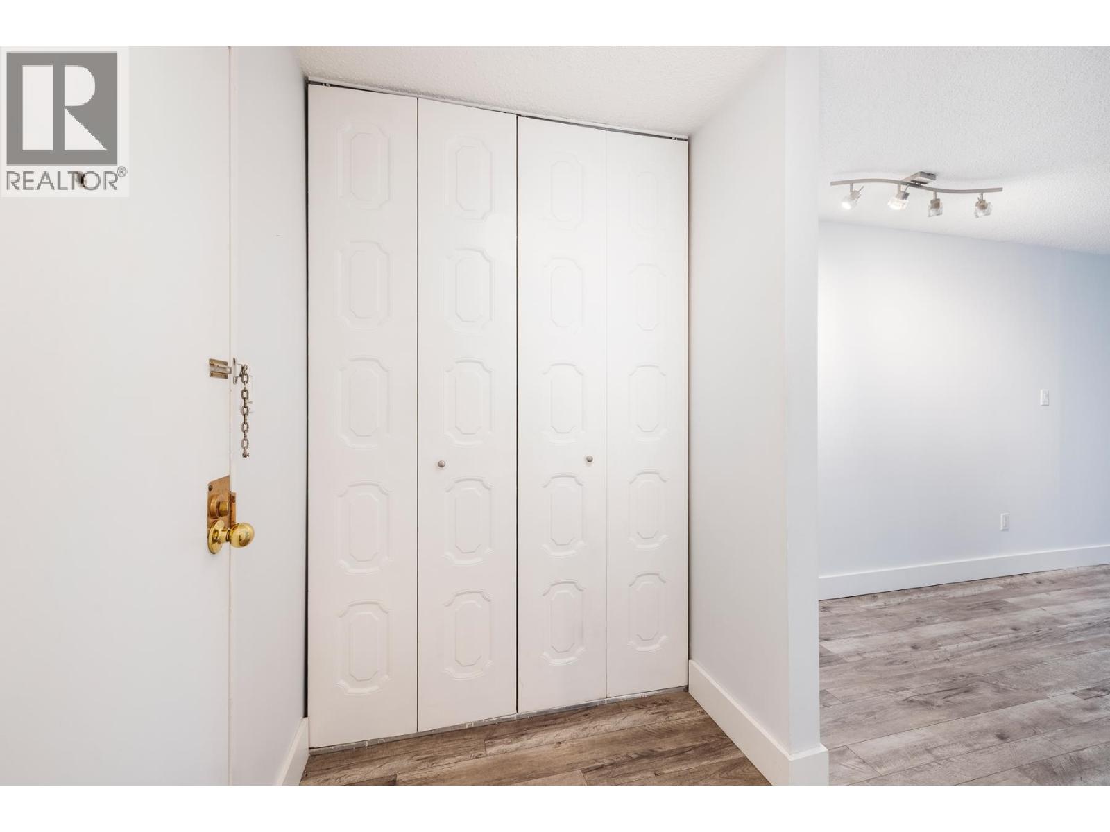 201 830 7TH Avenue - photo 2