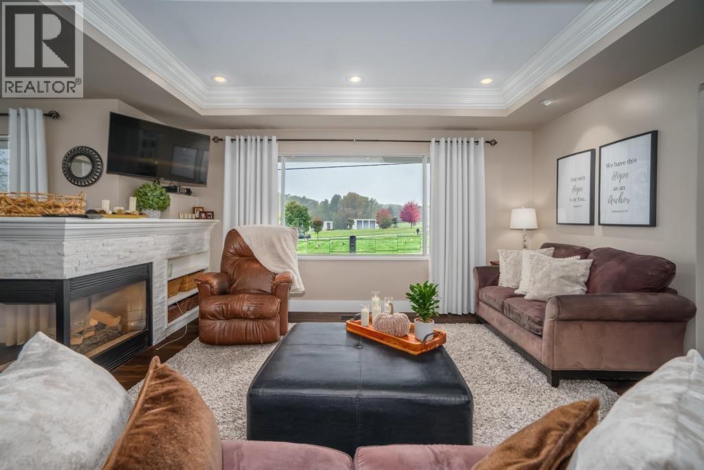 4664 ROYAL OAK AVE - photo 2