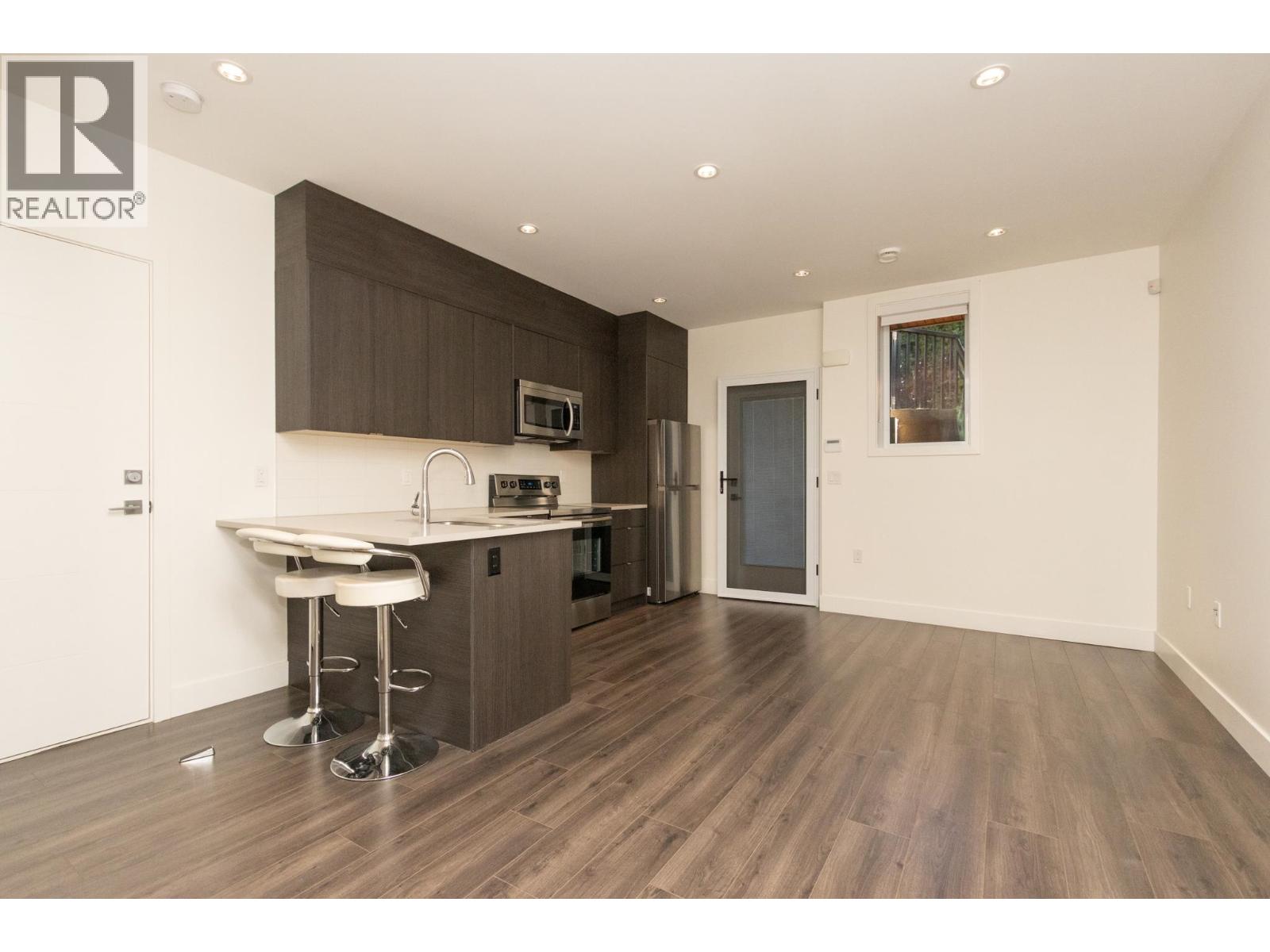Suite 7230 KITCHENER STREET