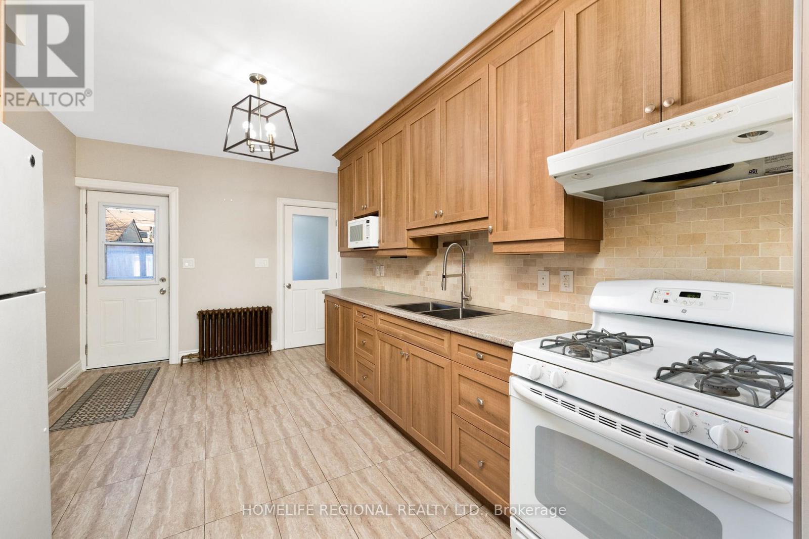 200 ROXTON ROAD - 5
