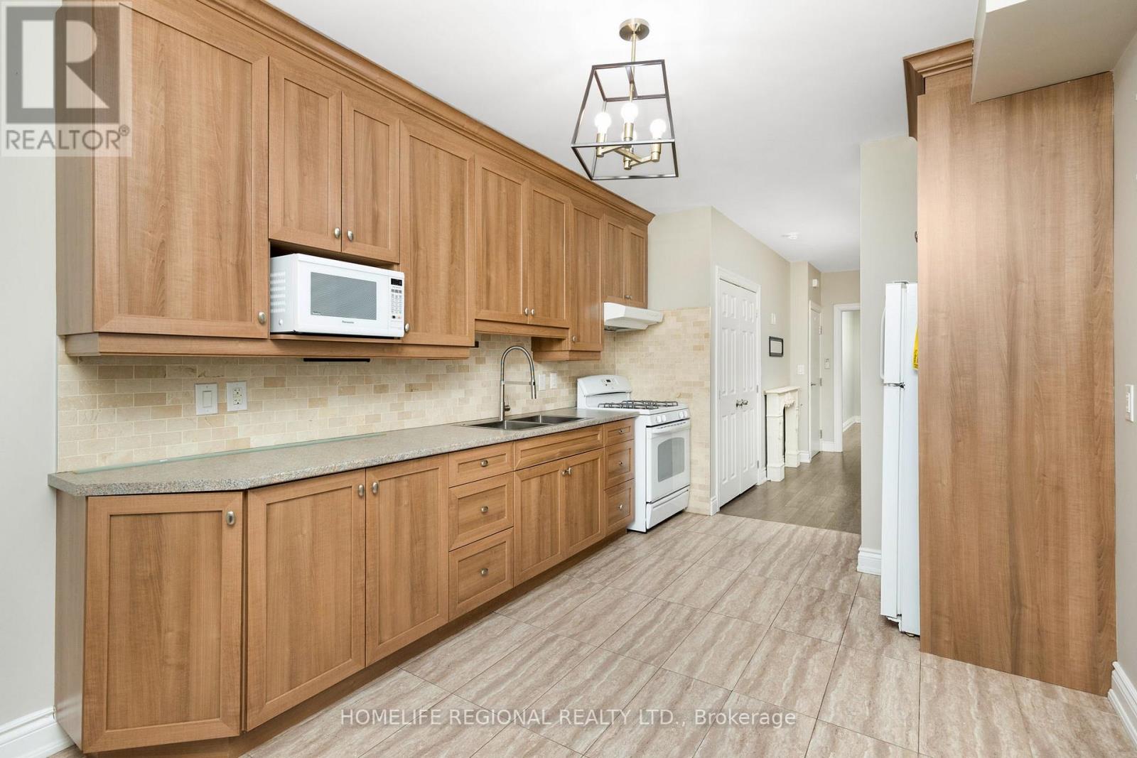 200 ROXTON ROAD - 6