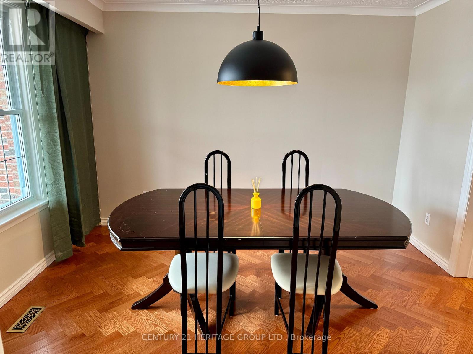584 ARNHEM DRIVE - 13