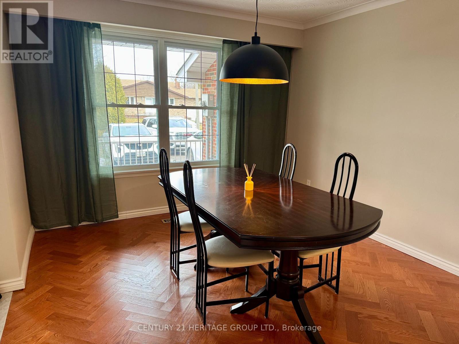 584 ARNHEM DRIVE - 14