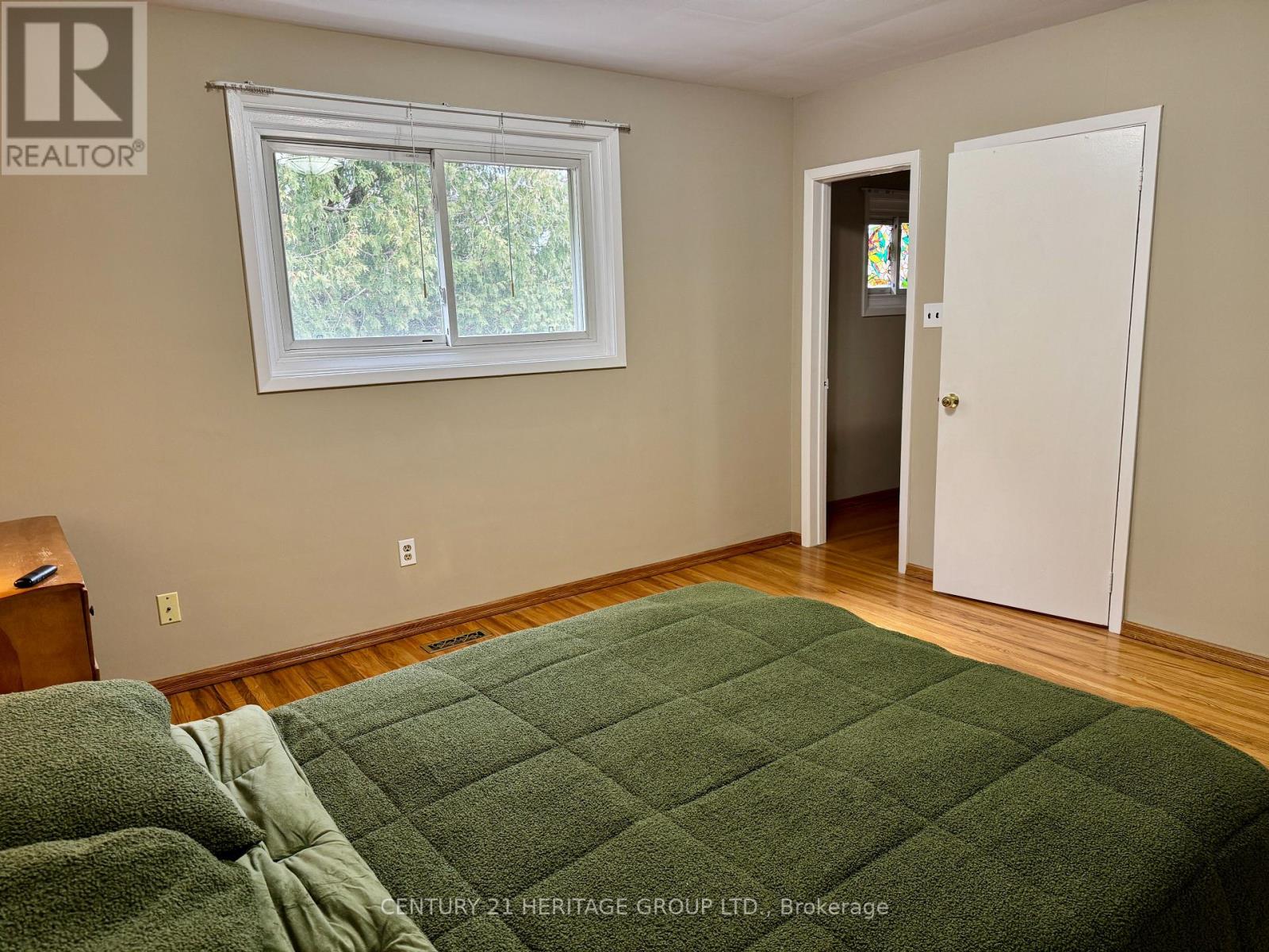 584 ARNHEM DRIVE - 18
