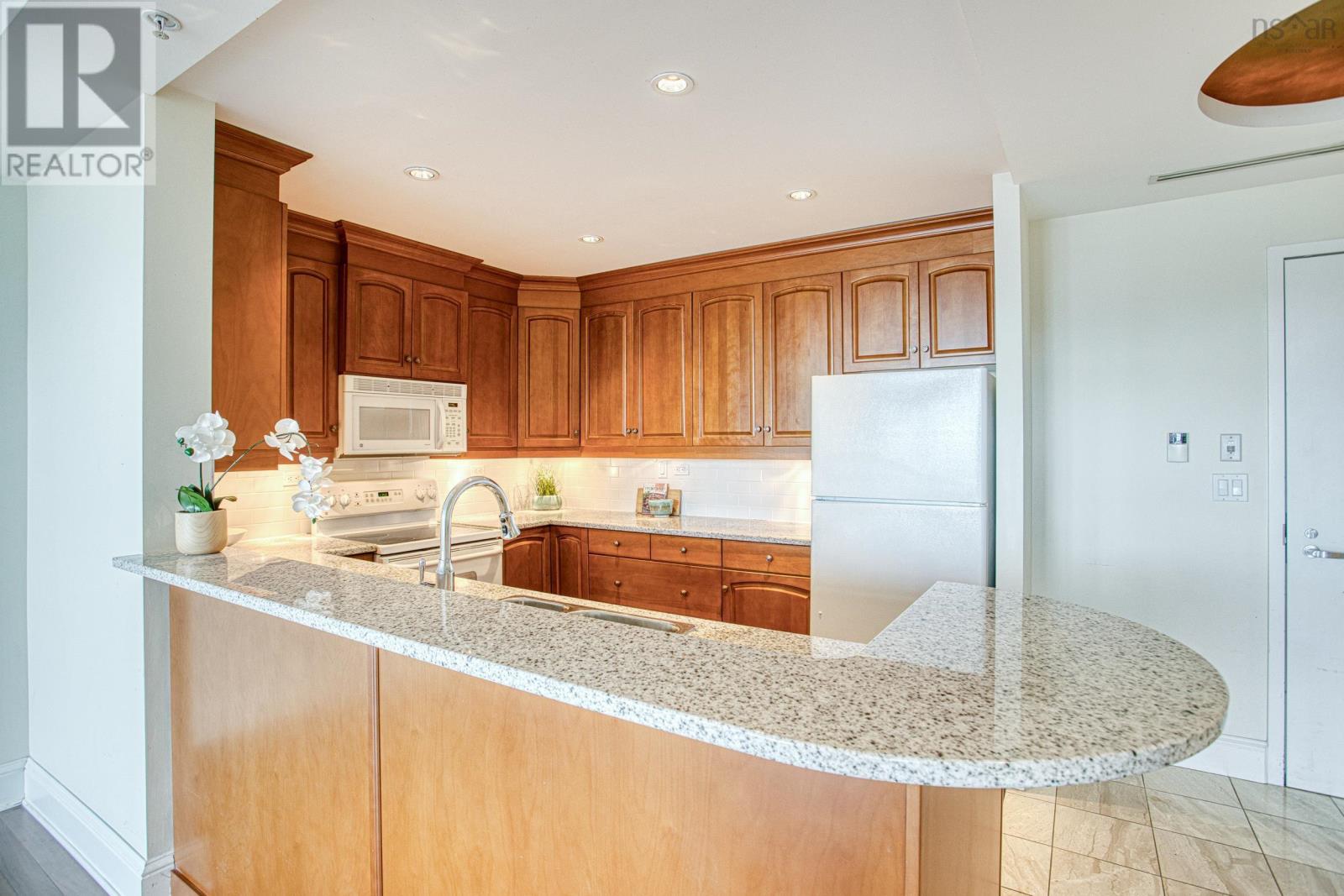 Property 6 of 38 of 907 1550 Dresden Row