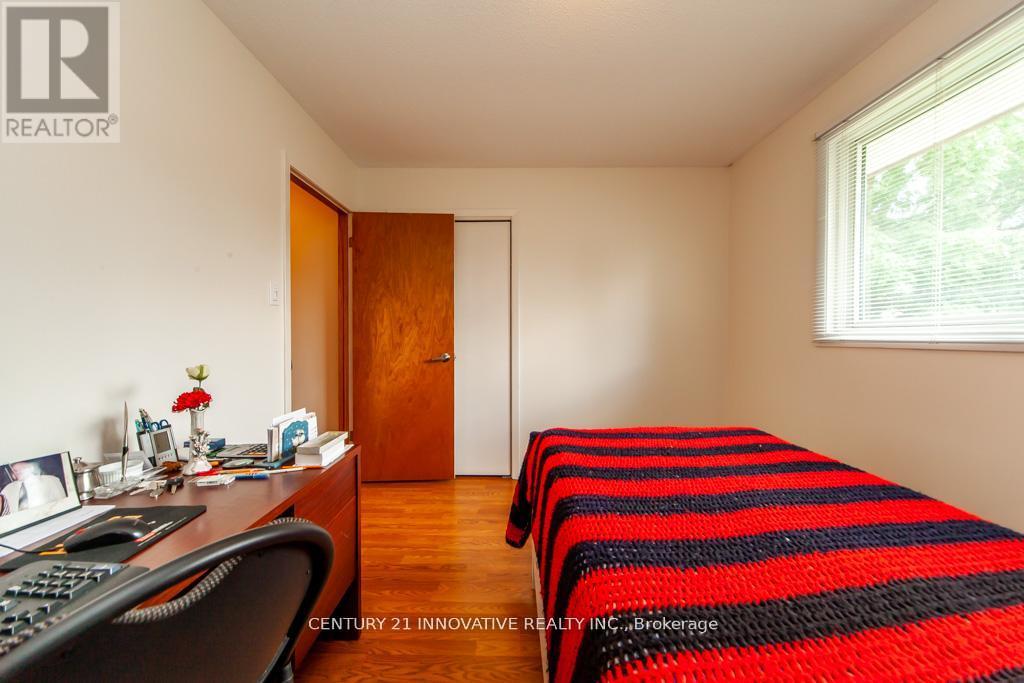 501 BARNES CRESCENT - 22