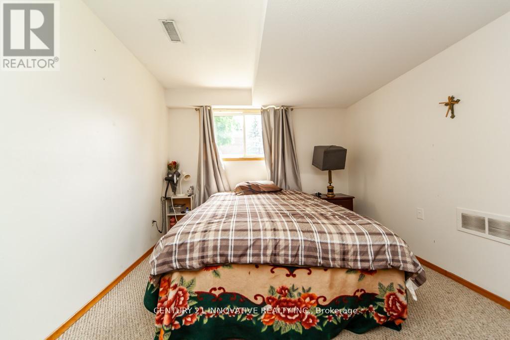 501 BARNES CRESCENT - 27