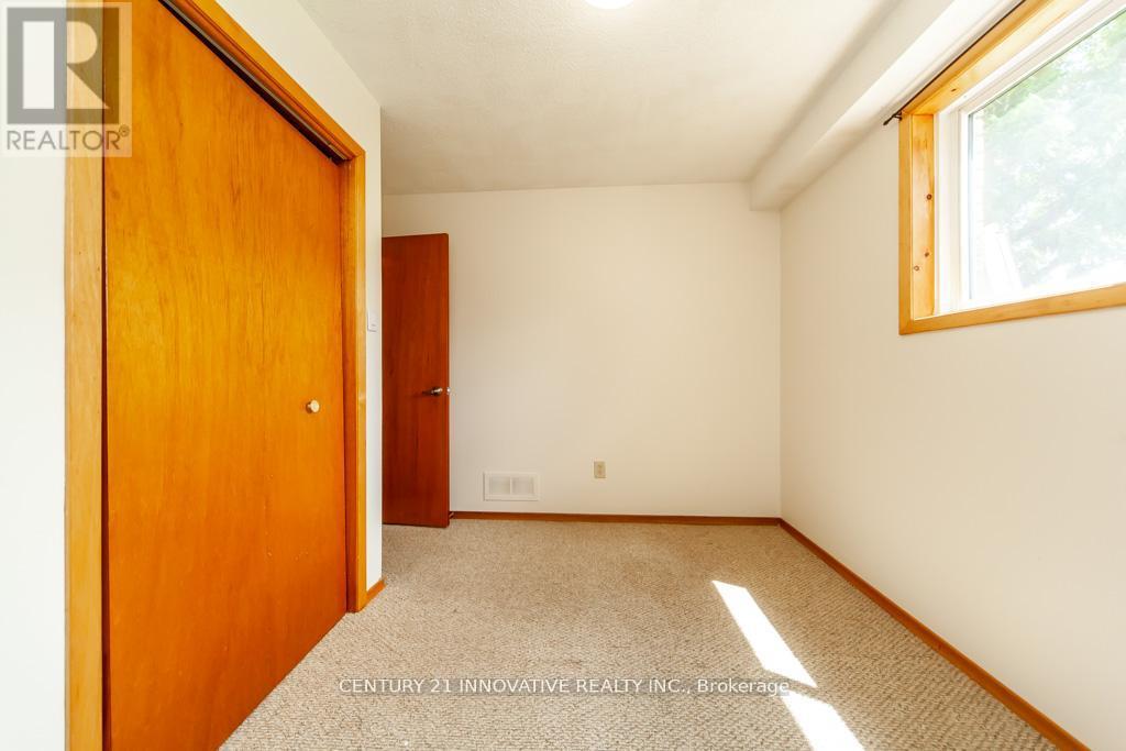 501 BARNES CRESCENT - 32