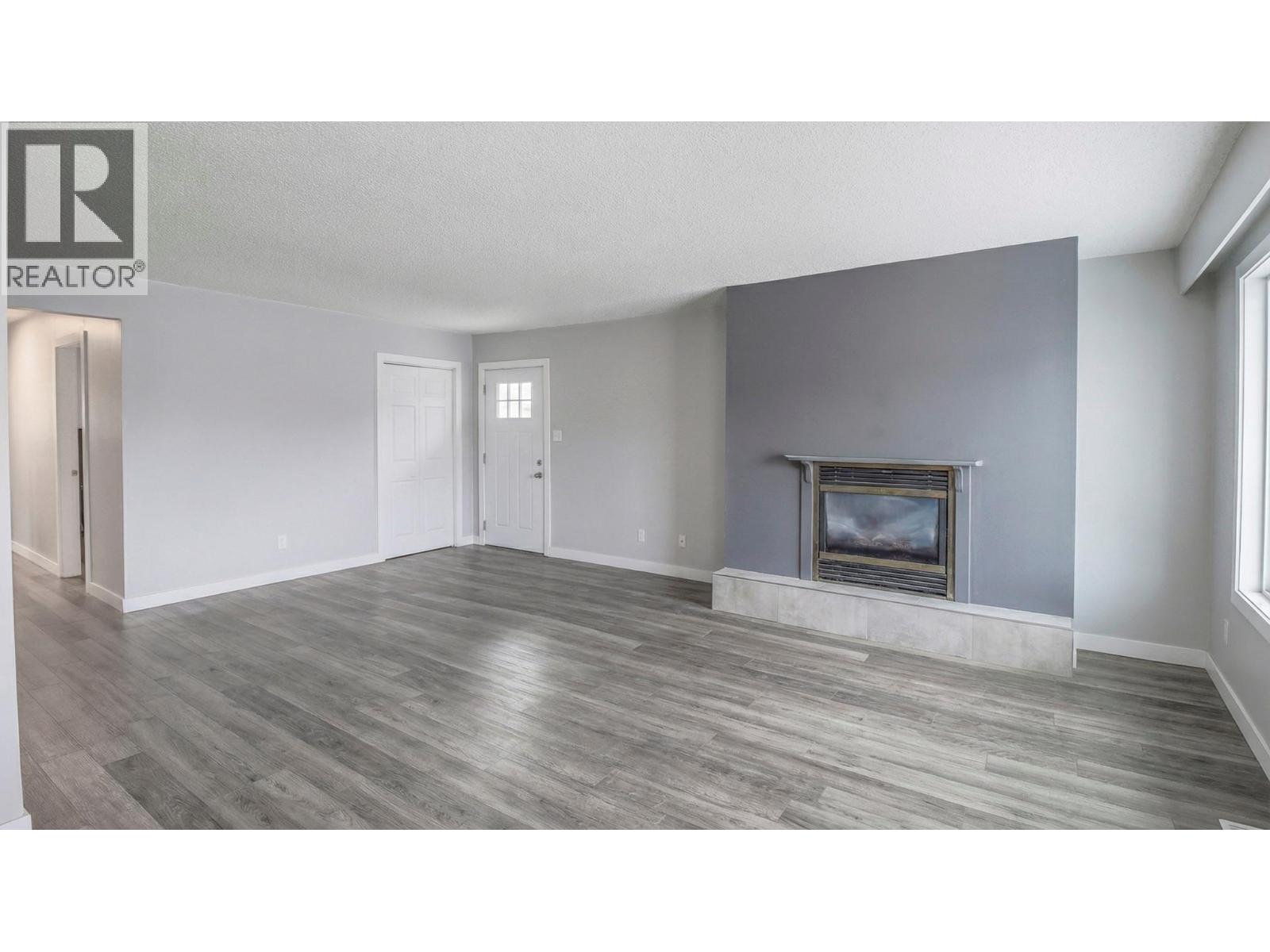 1815 2nd Street S - 9