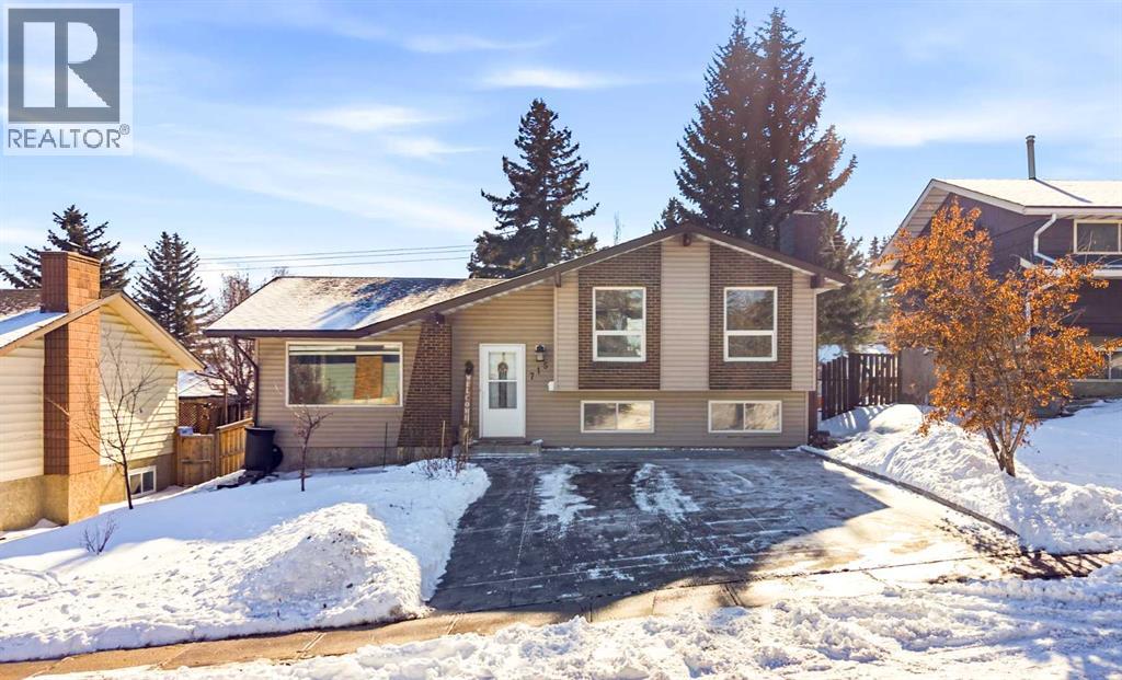 Single Family House 4 Level for Sale in   Avenue SW Canyon Meadows Calgary 