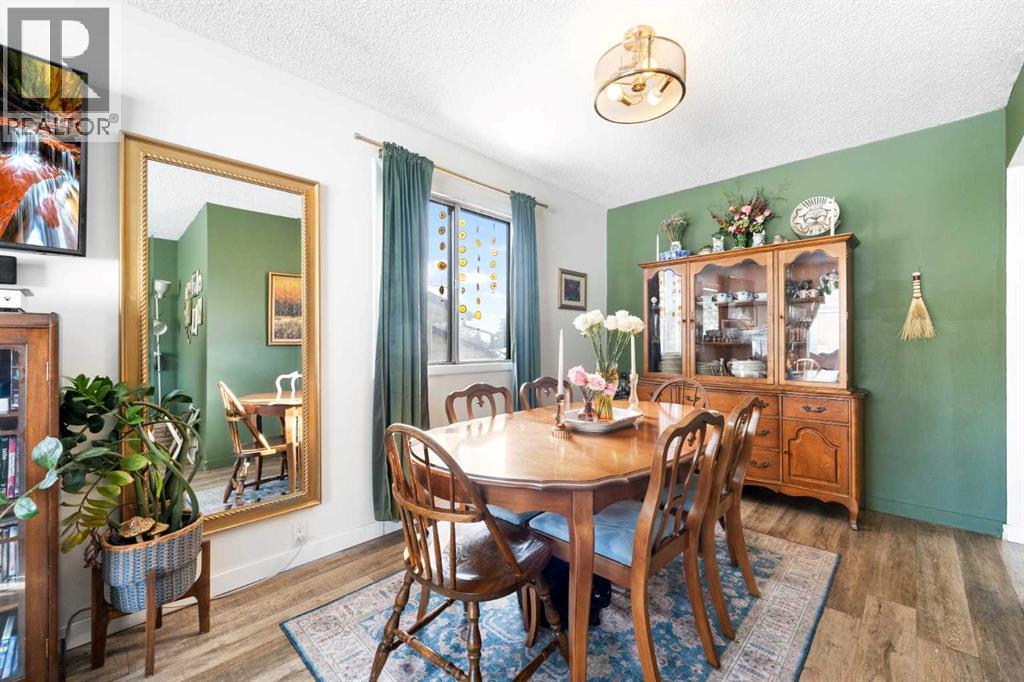 Single Family House 4 Level for Sale in   Avenue SW Canyon Meadows Calgary 