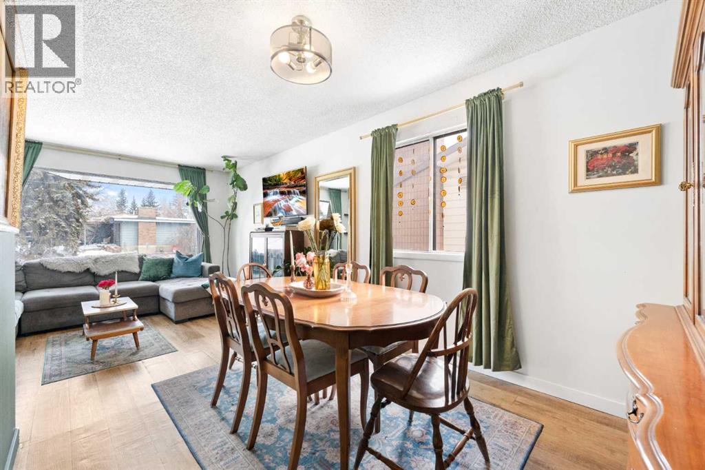 Single Family House 4 Level for Sale in   Avenue SW Canyon Meadows Calgary 