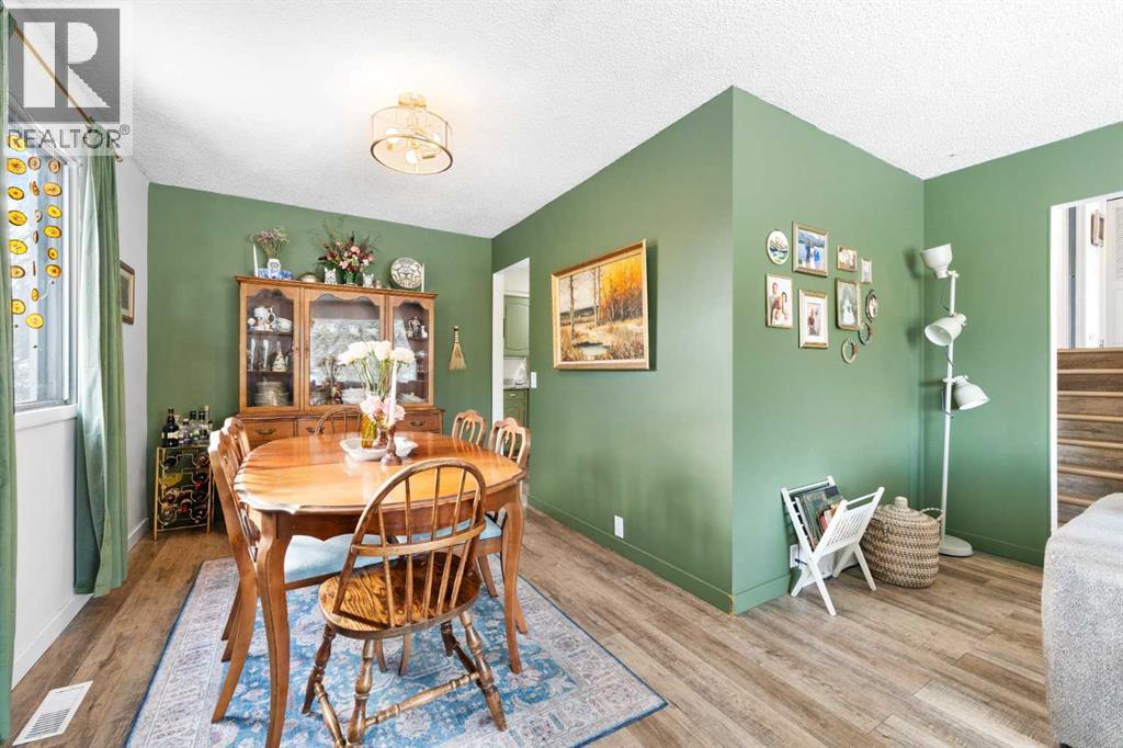 Single Family House 4 Level for Sale in   Avenue SW Canyon Meadows Calgary 