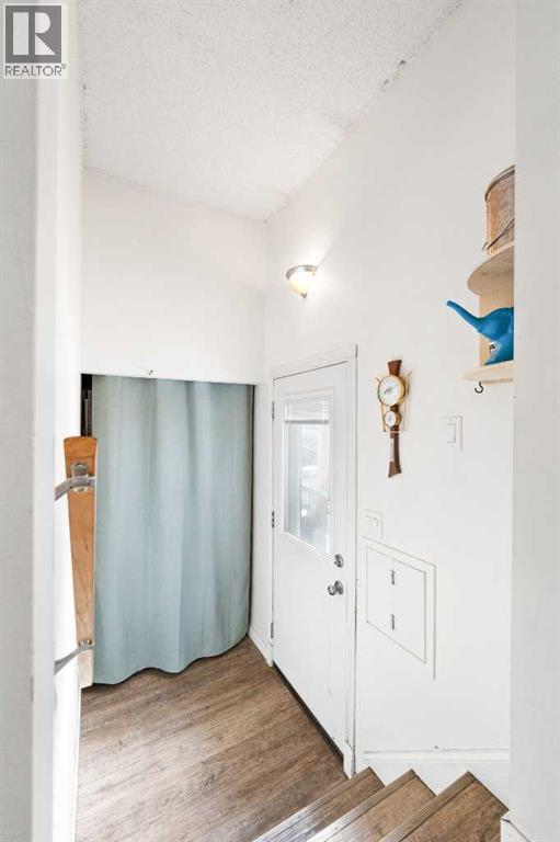 Single Family House 4 Level for Sale in   Avenue SW Canyon Meadows Calgary 