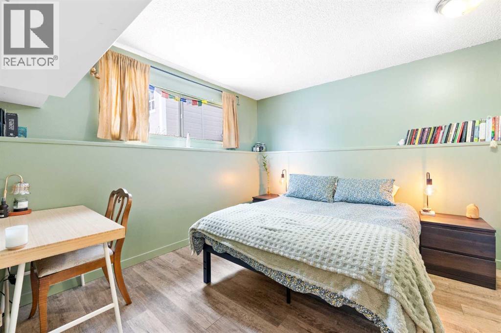 Single Family House 4 Level for Sale in   Avenue SW Canyon Meadows Calgary 