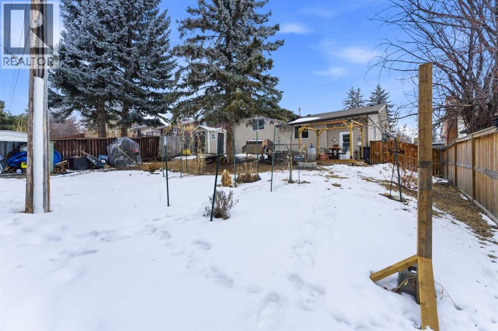 Single Family House 4 Level for Sale in   Avenue SW Canyon Meadows Calgary 