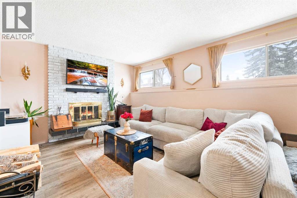 Single Family House 4 Level for Sale in   Avenue SW Canyon Meadows Calgary 