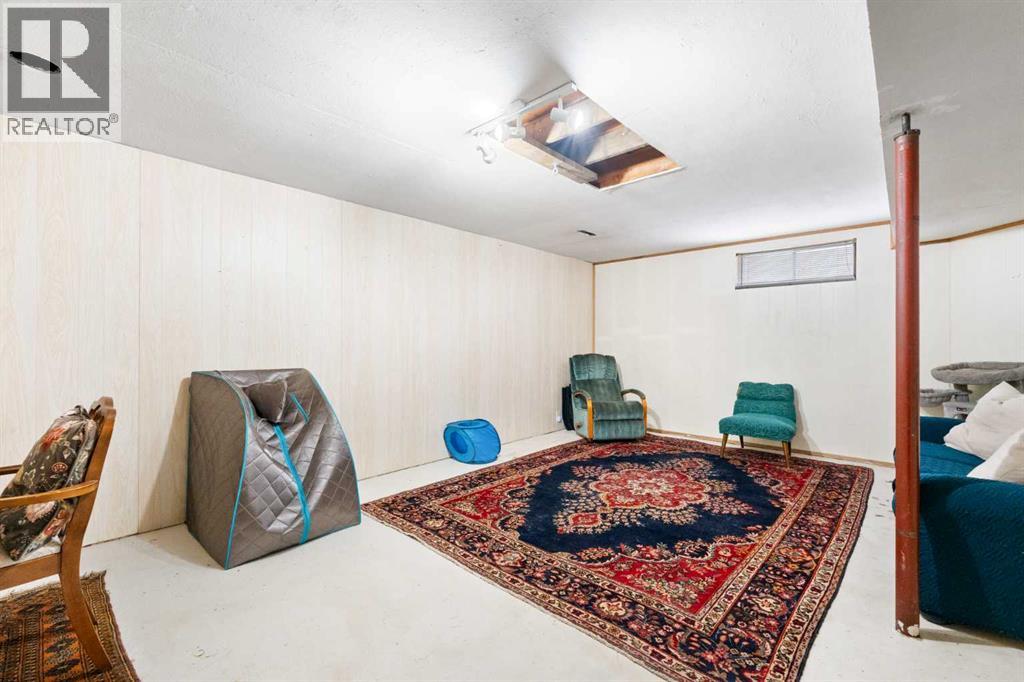 Single Family House 4 Level for Sale in   Avenue SW Canyon Meadows Calgary 