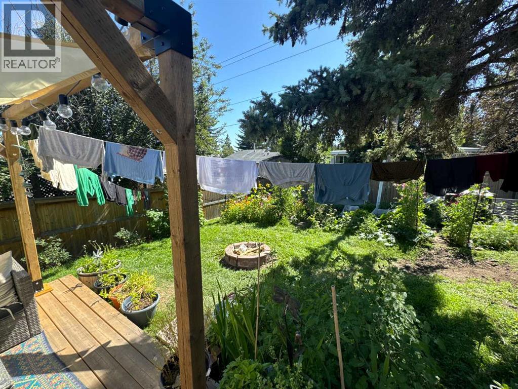 Single Family House 4 Level for Sale in   Avenue SW Canyon Meadows Calgary 