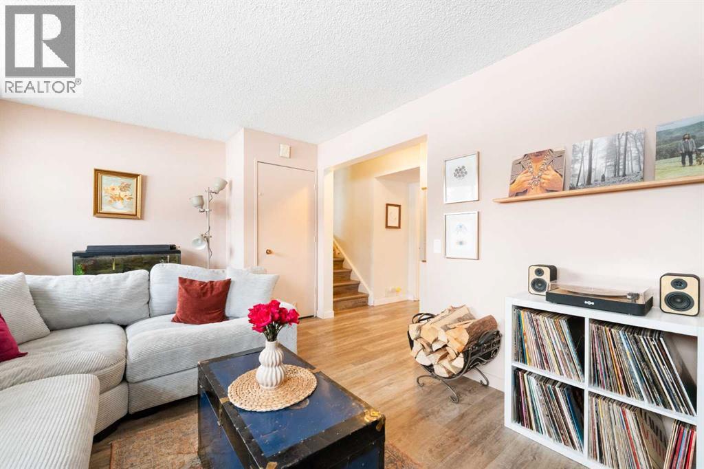 Single Family House 4 Level for Sale in   Avenue SW Canyon Meadows Calgary 