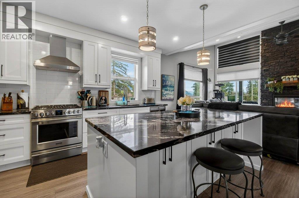 2010 15 Avenue SE, Salmon Arm