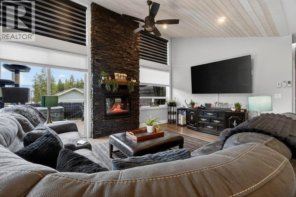 2010 15 Avenue SE, Salmon Arm